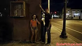 टिनी 19 साल की भटकी हुई और आउटडोर्स में डॉगीस्टाइल से हार्ड पाउंडेड!