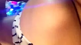 Invites Old Schoolmate to Her Room During Break 😍