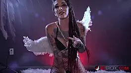 sully savage rides her toy while getting interviewed, so hot