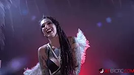 sully savage rides her toy while getting interviewed, so hot