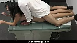 Madi Collins doctor ke bade lund se sex drive ki madad leti hai