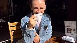 ब्रूनेट लड़की को टाइट एनल पाउंडिंग के लिए मजबूर किया