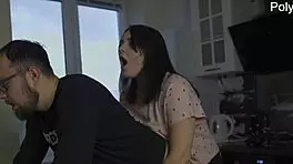 Main ne neighbor ko desk pe strapon se zor se choda