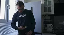 Main ne neighbor ko desk pe strapon se zor se choda