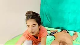 सिस्ट्या एंड एमेच्योर टीन कपल होममेड रफ असफकिंग एंड रियल ऑर्गेज्म्स में एंगेज करते हैं