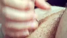 enteada novinha bateu uma punhetinha no padastro quando n�o havia mais ningu�m em casa