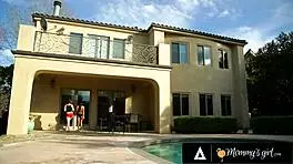 हेय, क्यूरियस वर्जिन जेड नाइल स्टेपमॉम जैकलिन टेलर से लेस्बियन सेक्स के बारे में पूछती है सनबाथिंग करते हुए