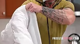 टीन्स वाइल्ड हॉस्पिटल फैंटेसी सीन में फ्री यूज पेनिस-सीलिन ट्रीटमेंट पाती हैं