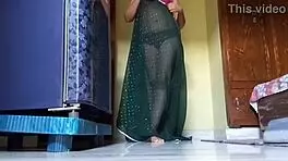 Indian hot bhabhi fingering herself to release! 😍