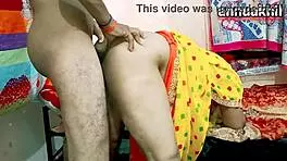 इंडियन देसि हार्डकोर डॉगीस्टाइल चुदाई को इतनी अच्छी तरह कैसे संभालती है?