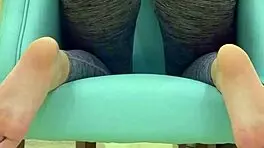 Teen babe, tease your sugar daddy in tight leggings now!