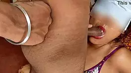 देसी हॉट सौतेली मॉम की डर्टी टॉक से दंग 18+ को चोदते हुए