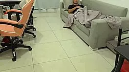 mi hermanastra se sorprende por el tama�o de mi verga