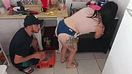 chamei o vizinho encanador e ofereci pagamento ou um presente misterioso enquanto marido estava fora, qual ele escolheu?