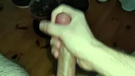 Watch this 19-year-old masturbate and cum – can you resist?