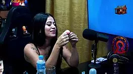 a novinha da privacy avaliou o pau do ruan e tirou a roupa no podcast que delicia - luuh barbosa - podcast pupum no barraco completo no sheer - red