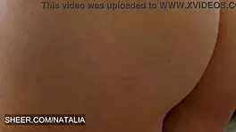 colegiala muestra fotos sensuales a su padrastro para provocar deseo