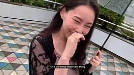 मुझे अपने पहले सेक्स शूट में जी-कप यूनिवर्सिटी ब्यूटी के साथ बहुत शर्म महसूस हुई