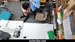 कृपया मुझे जाने दो, मैं काम पर आजादी के लिए सेक्स कुछ भी कर सकती हूँ