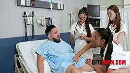 गर्म डॉक्टर्स वाइल्ड लैटिना ग्रुप रोलप्ले में लंड को टीएलसी देते हैं! चार को हैंडल कर सकते हो?