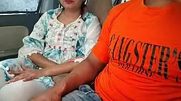 क्यूट देसी सारा भाभी जोखिम भरी आउटडोर कार चुदाई में मोटा लंड लेती है