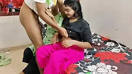 अरे, यह खूबसूरत थाई बेबीसिटर रियलिटी में अपना अस्स फक करवाना पसंद करती है 😘