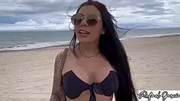 Comi forte a buceta da gostosa da praia hoje