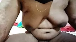 देसी कुमारी लड़की के साथ चुदाई और शेव्ड चूत फिंगरिंग