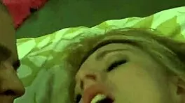 लेक्सी बेल वास्तव में 18+ स्टैलियन के मोटे लंड पर सवारी करती है, तुम जानते हो