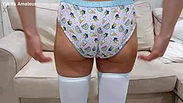 वाऊ, इन रियल टीन 18+ बूब्स को सेक्सी हॉल पैंटीज में चेक करो!