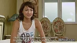 वाओ! लवसोम गर्ल ज्यूसी चूत खोलकर वर्जिनिटी हार्डकोर में खो देती है