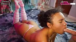 यो, बड़ी गांड वाली एबोनी, न्यूडैडीज कंपाइलेशन में स्पिंक्स पोजिशन में बीडब्ल्यूसी चूस रही है?