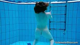 Sexy young girl reveals stunning body in underwater display