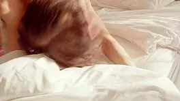 मिया स्टोन ह्यूज कॉक टेस्ट करती है और ऑर्गेज्म को होल्ड नहीं कर पाती