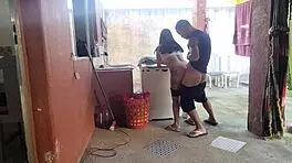 Minha Esposa Saiu e a Empregada Não Resistiu Meu Pau Ereto