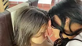 Me follo a mi amiga con mi gra consolando