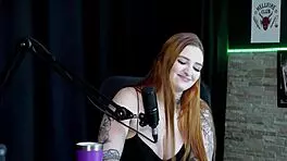 Gostava de fazer fotos e videos sensuais contou para a familia realizou menage e sobre os preconceitos e o pau pequeno - ingridi victoria sheer red