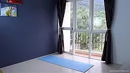 Julia Stretches Then Deepthroats Her Boyfriend's Cock In Homemade Video