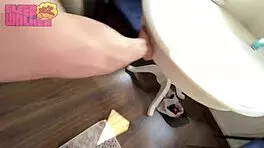 अरे सौतेली बहन, पैरेंट्स बाहर हैं तो मस्ती कर लेते हैं?