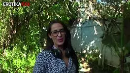 Eduarda Grazel as Naughty Assistant in Backstage Scene