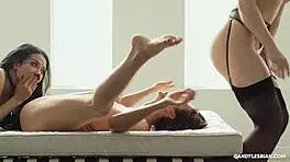 amazing lesbian threesome with tons of orgasms 😍