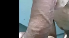 Novinha Teases with Skilled Oral Play in Amateur Clip.