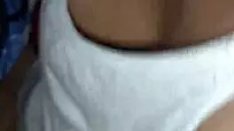 convidei minha vizinha para assistir um filme e ela faz sexo oral