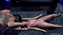 यंग 18+ बेब मिल्फ लेजडॉम डोमिनेशन में सबमिट करती है