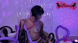 emo girl getting hot with balloons, so sexy 😈