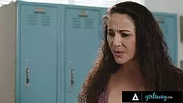 Jewell Marceau brings pussy for Freya Parker's lunch