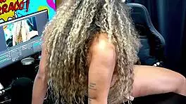 I saw bruna and isa show their asses and wink seductively