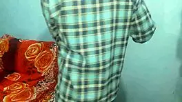 इंडियन टीचर स्टूडेंट को घर बुलाती है इंटेंस एनल ग्रुप एक्शन के लिए