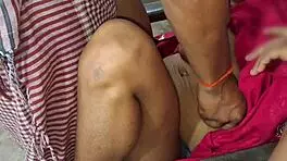 देसी भाभी वर्जिन लड़के को हार्डकोर फक देती है