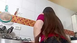 लातीना आंट्स की वाइल्ड कैमेलटो फैंटेसी खुलती है